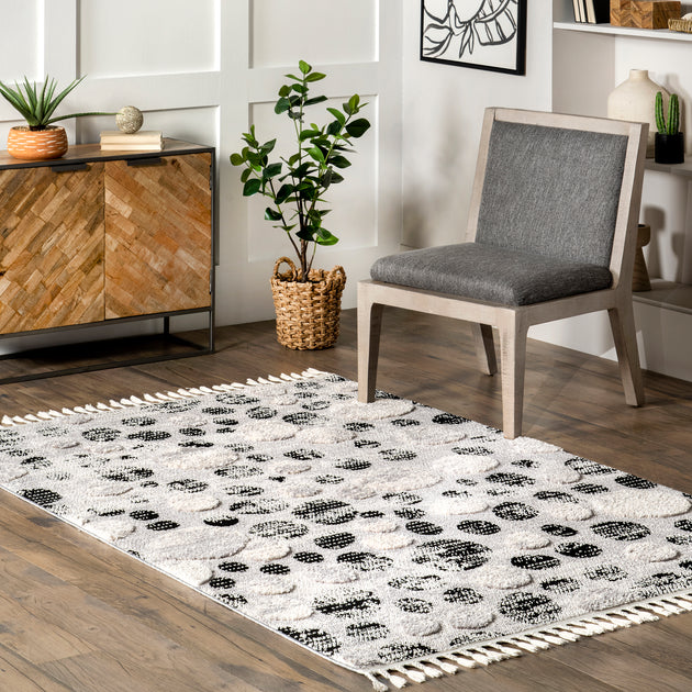 nuLOOM Carli Modern Pebble Tasseled Area Rug | Shop Premium Outlets